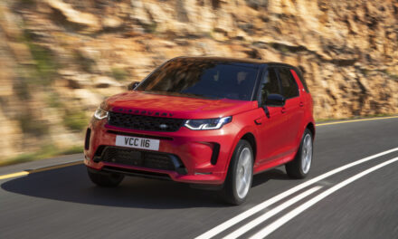 Land Rover hace crecer su familia eléctrica con el lanzamiento del Discovery Sport Mild Hybrid